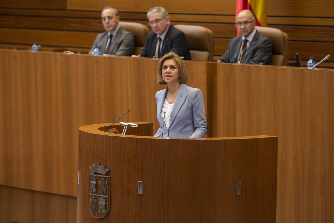 La ministra de Defensa, Dolores de Cospedal, ha aprovechado el acto para defender a ultranza la aplicación de la ley, la Constitución y el Estado de Derecho