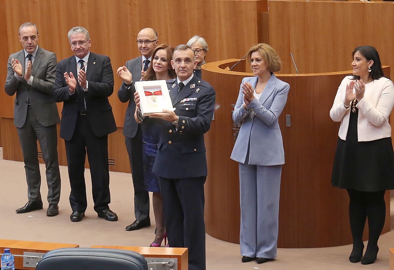 Las Cortes de Castilla y León entregan su Medalla de Oro a la Academia Básica del Aire
