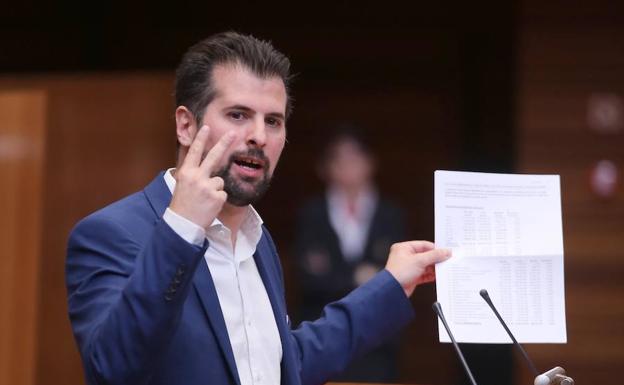 El portavoz del grupo socialista, Luis Tudanca, durante el debate de totalidad del proyecto de presupuestos de la Comunidad. 