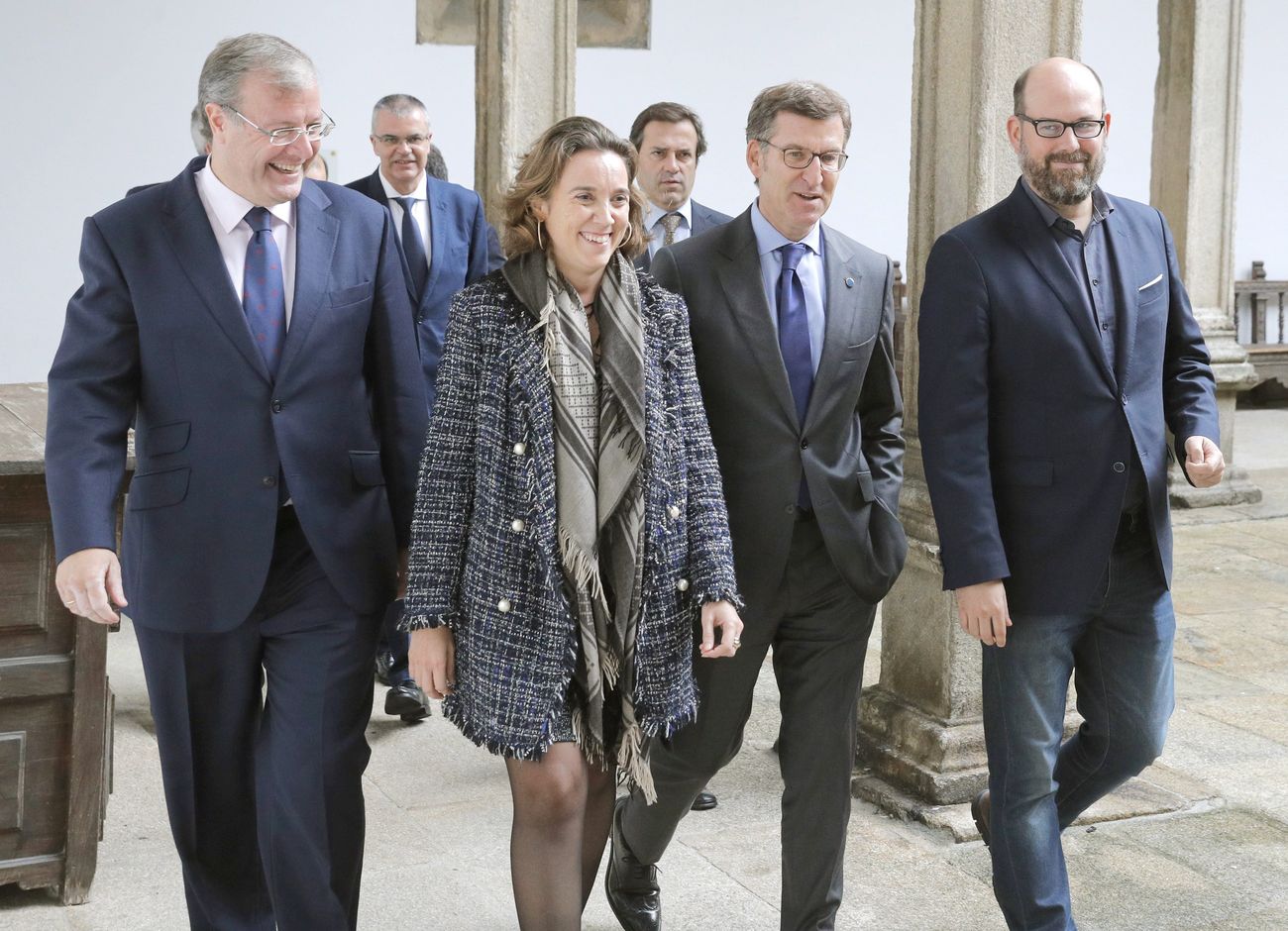 El alcalde de León y máximo responsable de la Asociación de Municipios del Camino de Santiago, Antonio Silvan; la alcadesa de Logroño, Concepción Gamarra; el presidente de la Xunta, Alberto Núñez Feijóo; y el alcalde de Santiago, Martiño Noriega, en la clausura de la Asamblea General de esta entidad, esta mañana en Santiago de Compostela.