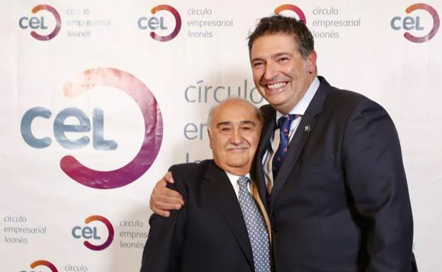 El presidente del Círculo Empresarial Leonés (CEL), Julio César Álvarez, junto al presidente del Consejo de Administración del Grupo Carflor, Manuel Lesmes.
