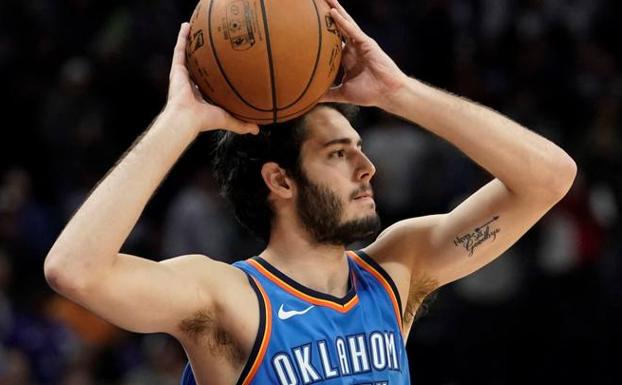 Abrines, con el balón. 