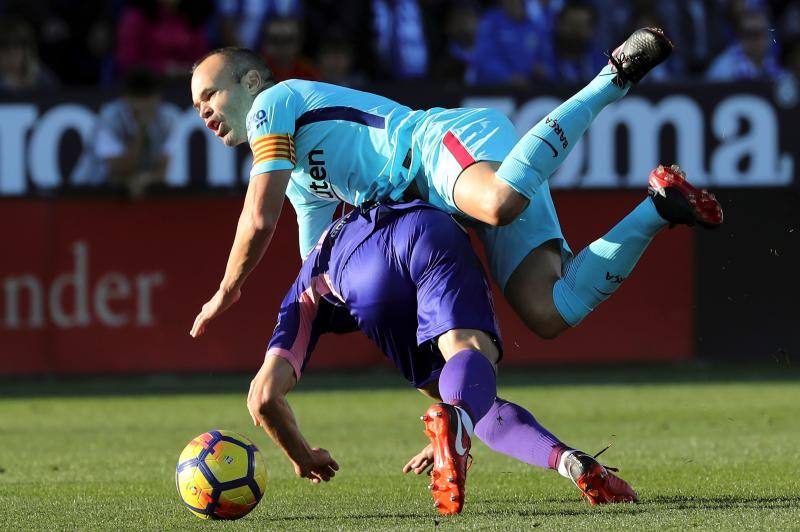 Las mejores fotografías del partido correspondiente a la 12ª jornada de Liga que el Leganés y el Barcelona jugaban en Butarque horas antes del gran derbi madrileño en el Wanda metropolitano