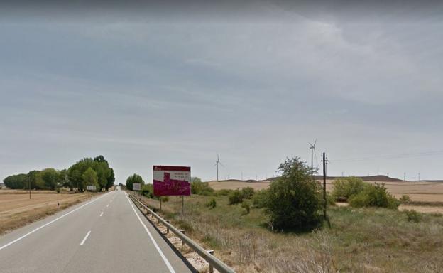 Carretera de entrada a Morón de Almazán, el pueblo soriano que ha registrado la temperatura más baja de Castilla y León. 