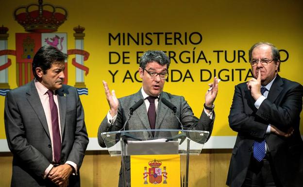 Fernández, Nadal y Herrera, tras la reunión con el directr de Iberdrola. 