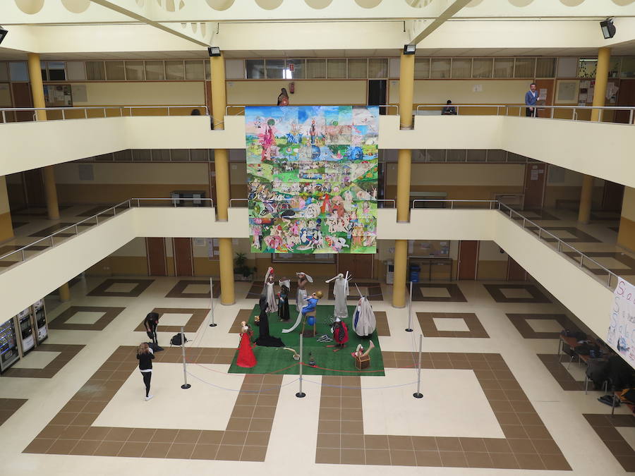 El dibujante leonés, ayudado de cerca de un centenar de artistas, crea un mural 'frankestein' sobre el Jardín de las Delicias que podría ser «el más grande del mundo»