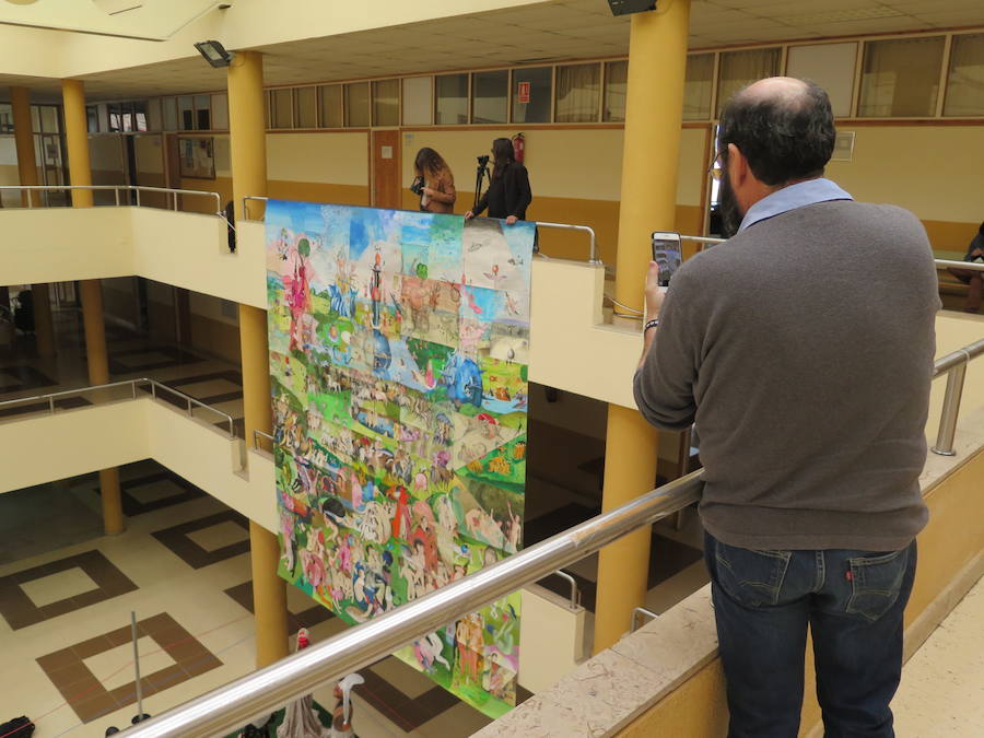 El dibujante leonés, ayudado de cerca de un centenar de artistas, crea un mural 'frankestein' sobre el Jardín de las Delicias que podría ser «el más grande del mundo»