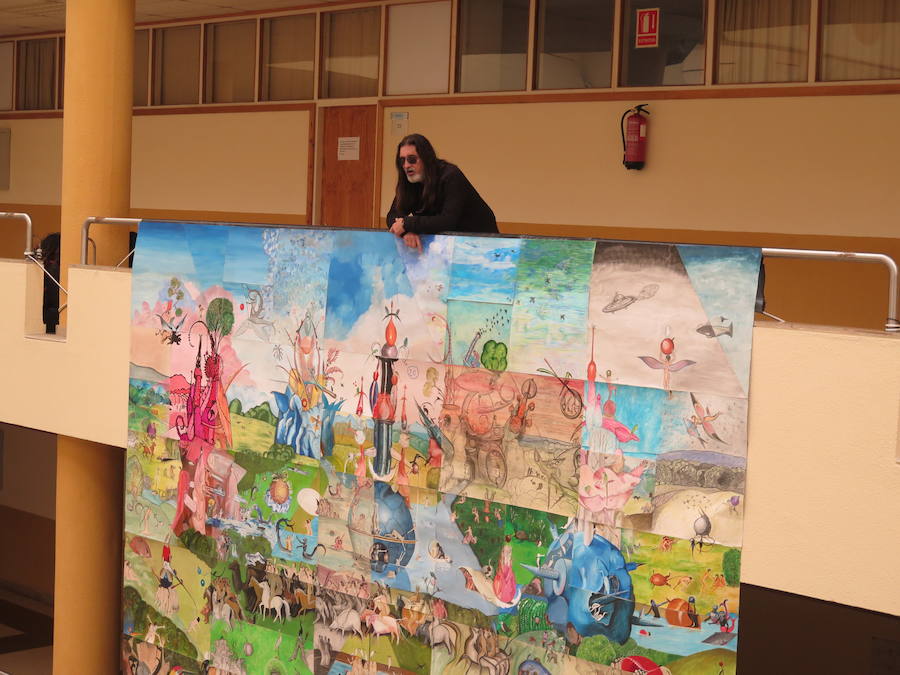 El dibujante leonés, ayudado de cerca de un centenar de artistas, crea un mural 'frankestein' sobre el Jardín de las Delicias que podría ser «el más grande del mundo»