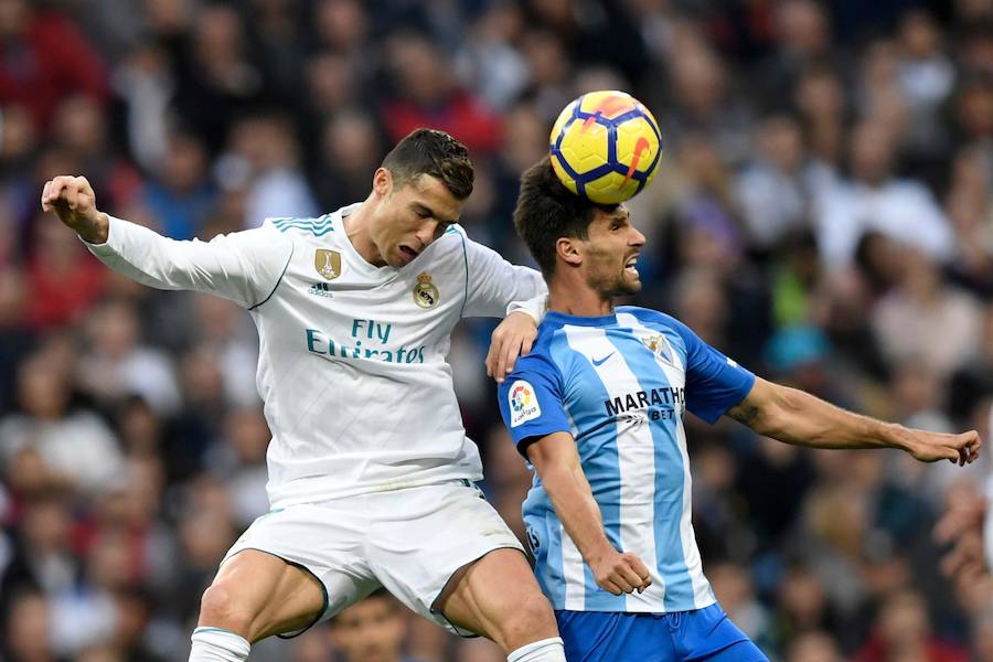 El Real Madrid venció al Málaga 3-2 en el Santiago Bernabéu. Un partido loco donde Benzema abrió la lata y Casemiro volvió a poner ventaja tras el empate de Rolan. El 'Chory' Castro volvió a poner las tablas tras un error de Kiko Casilla y Cristiano, que vio como Roberto paraba su penalti, anotaba a placer en el rechace para dar la victoria a los blancos. 