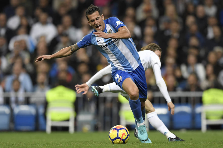 El Real Madrid venció al Málaga 3-2 en el Santiago Bernabéu. Un partido loco donde Benzema abrió la lata y Casemiro volvió a poner ventaja tras el empate de Rolan. El 'Chory' Castro volvió a poner las tablas tras un error de Kiko Casilla y Cristiano, que vio como Roberto paraba su penalti, anotaba a placer en el rechace para dar la victoria a los blancos. 