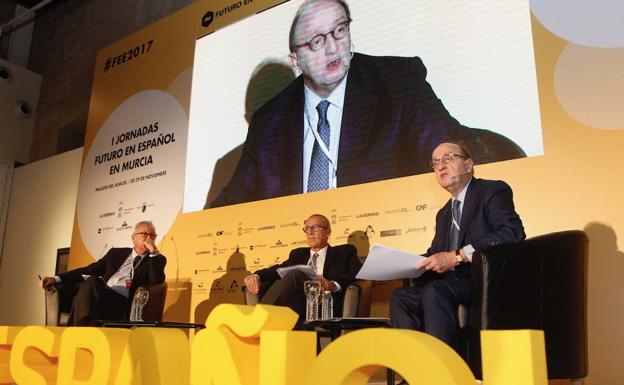 Ramón Luis Valcárcel, Joaquín García Cruz y Guillermo Fernández de Soto, este martes, en las jornadas Futuro en Español.