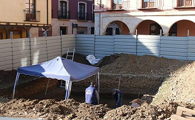 Estado de la cata en la que han aparecido restos humanos.