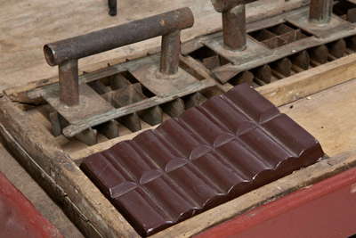 Antiguos utensilios para elaboror las tabletas de chocolate 