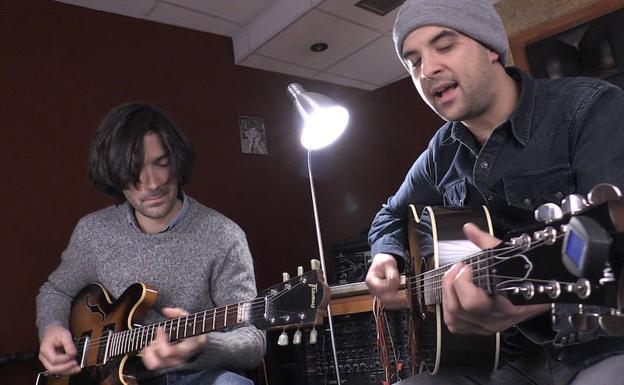 Juan Marigorta y Juan Carlos Suárez tocando uno de sus temas. 