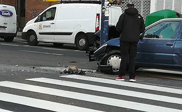 Imagen principal - Dos accidentes en la capital leonesa se saldan sin heridos graves