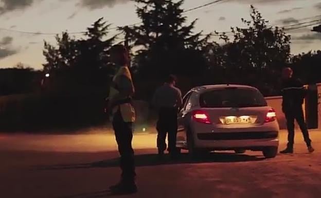 El impactante vídeo que te quitará de la cabeza la idea de avisar de un control policial