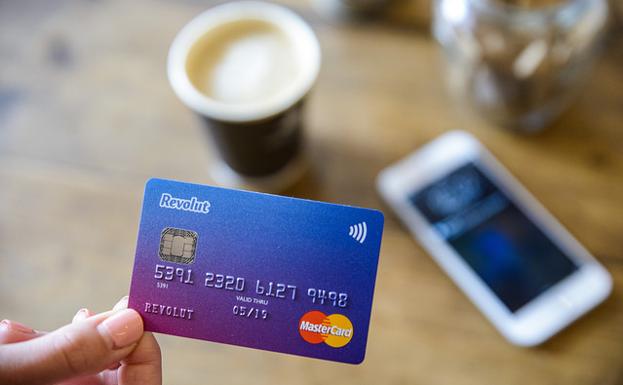 Revolut permite comprar bitcoins desde la app.