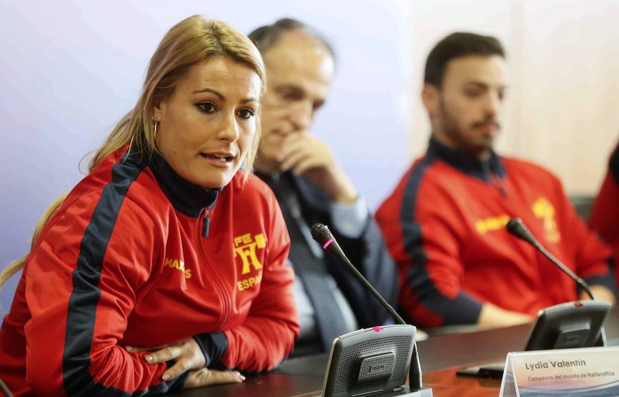 Recibimiento a Lydia Valentín y el equipo de halterofilia en la sede de La Liga