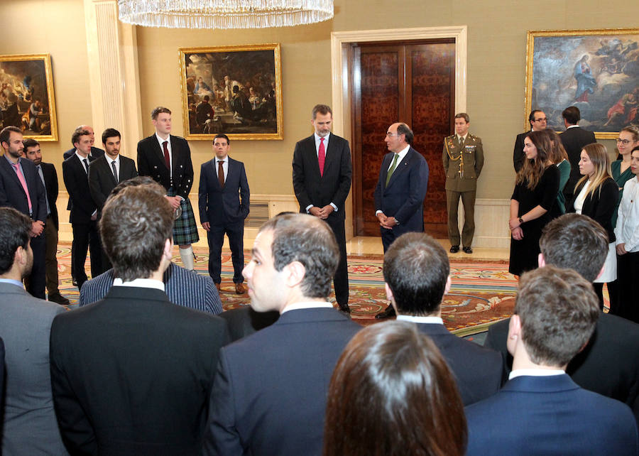 El Rey Felipe VI recibe a los ganadores de las Becas Iberdrola