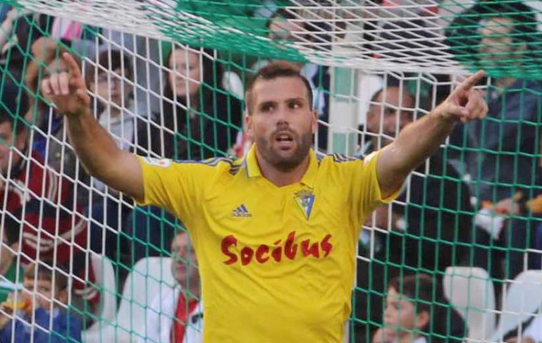 Ortuño celebrando un gol.