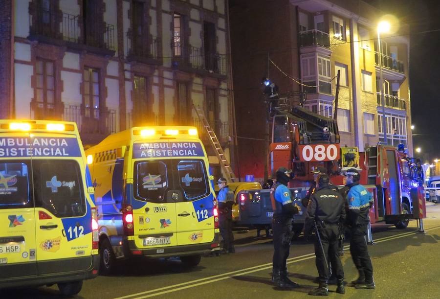 En el lugar se han vivido momentos de pánico ante el temor de algunos vecinos a que hubiera víctimas | Bomberos y Policía han desalojado todas las viviendas