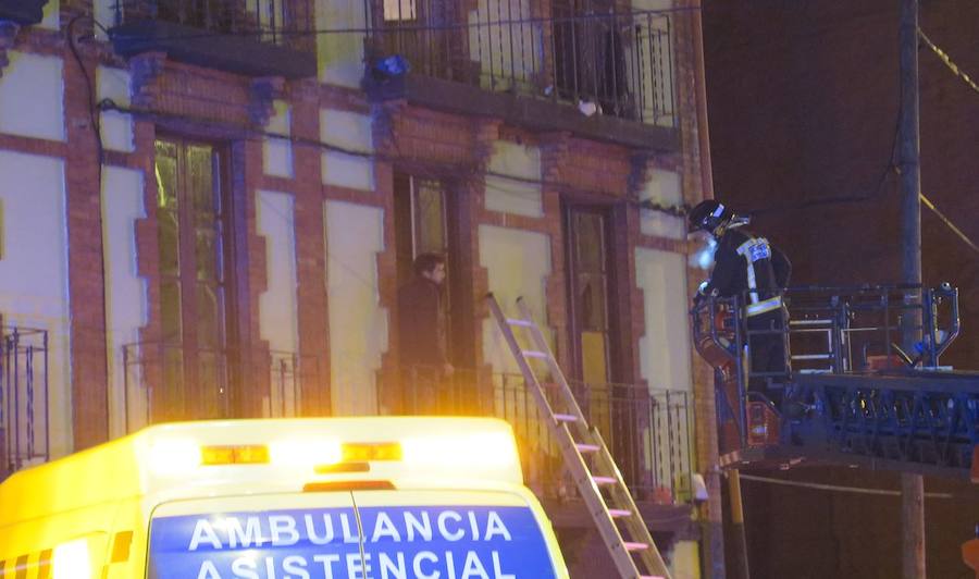 En el lugar se han vivido momentos de pánico ante el temor de algunos vecinos a que hubiera víctimas | Bomberos y Policía han desalojado todas las viviendas