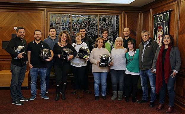 Aurora Baza, en su reunión con los moteros y Amidown.