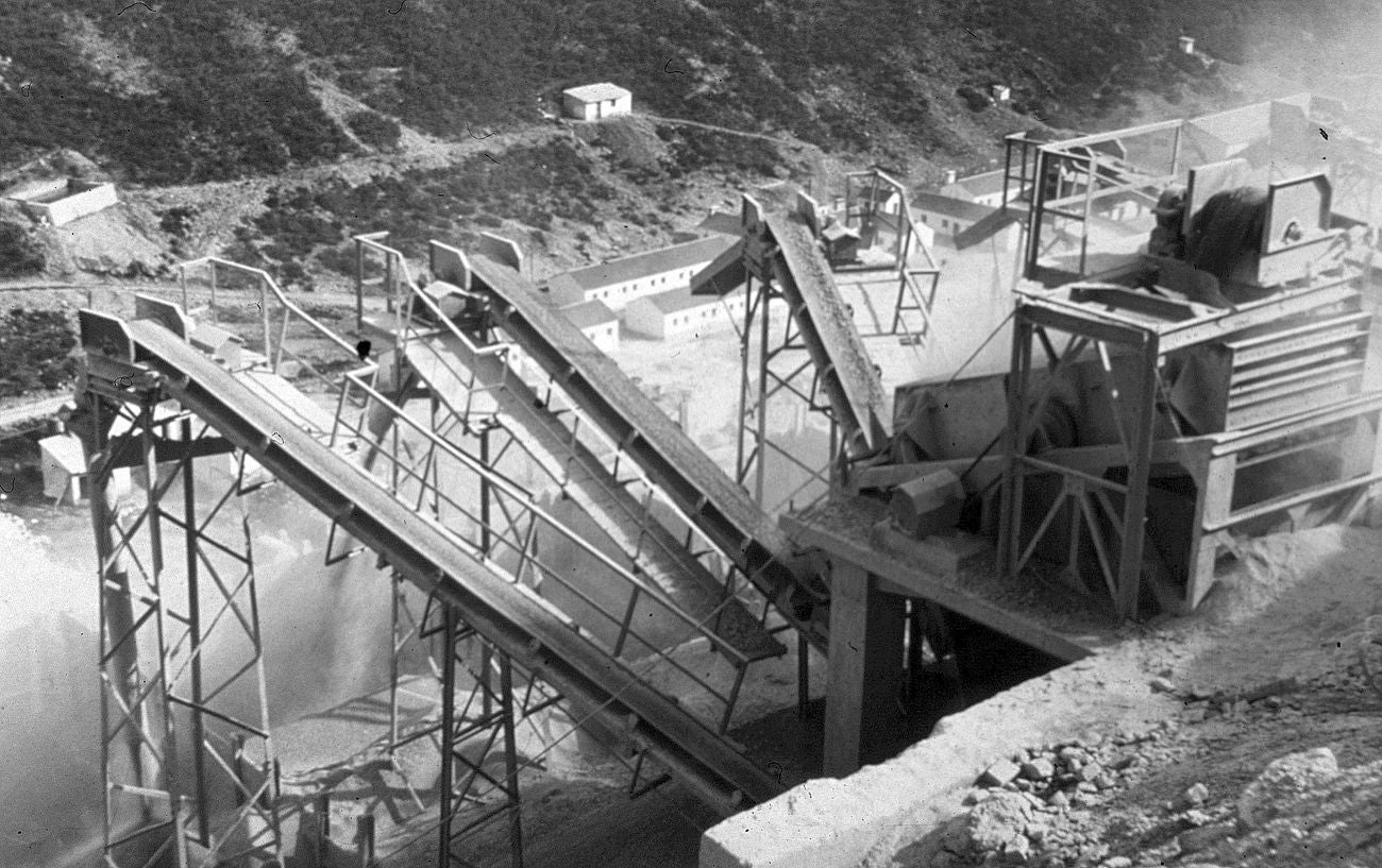 Llenado en pruebas del embalse del Porma, en León, el 22 de diciembre de 1967