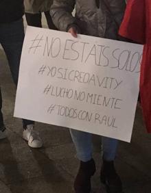 Imagen secundaria 2 - 50 personas se concentran en Ponferrada en apoyo a los jugadores acusados de presunto abuso a una menor