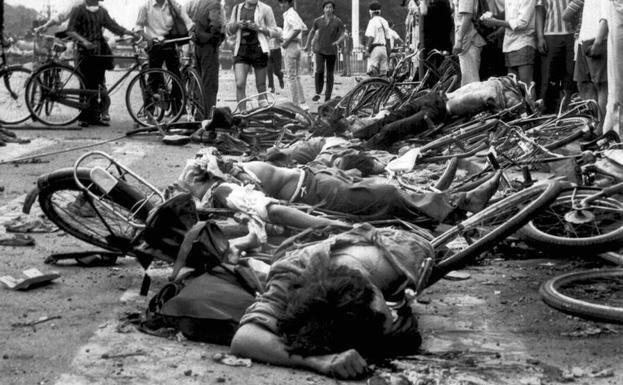 Jóvenes muertos por los disparos del Ejército chino durante la masacre de Tiananmen .