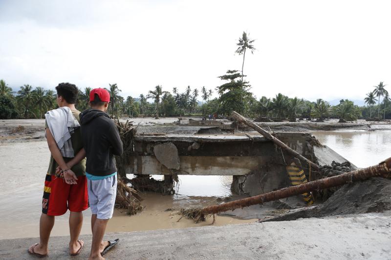 La Policía, que ha alertado de la presencia de peligrosos aludes de lodo, ha señalado que la mayoría de las víctimas mortales han sido registradas en la isla de Mindanao