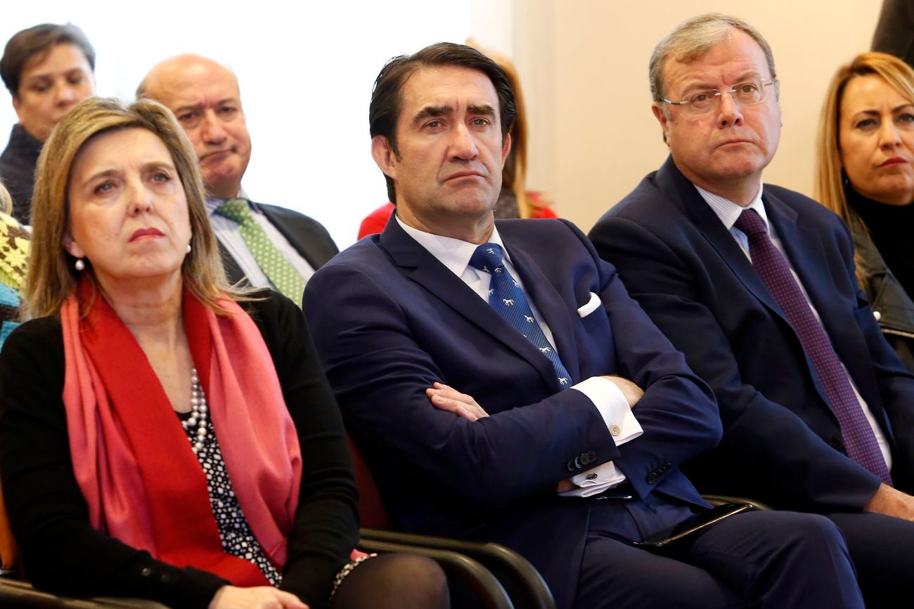 El ministro de Fomento, Íñigo de la Serna, preside en Oviedo el acto de presentación de la Línea Alta Velocidad León-Asturias León-Pola de Lena. 