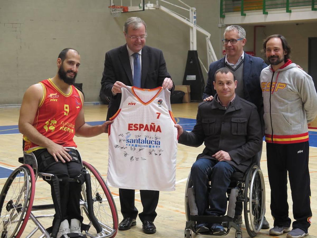 La selección española de basket en silla de ruedas se entrena en León