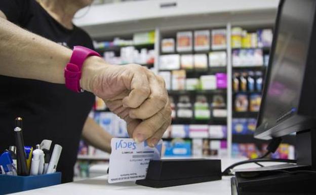Las farmacias de Castilla y León pueden dispensar medicamentos recetados en 11 comunidades al unirse Asturias y Murcia