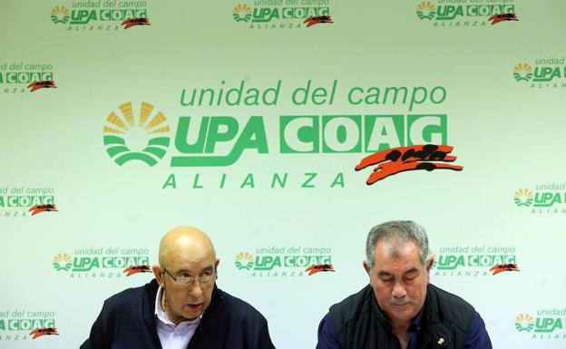 El coordinador de la Alianza UPA-COAG, Aurelio Pérez, (izquierda) y el Coordinador Alianza UPA-COAG, Aurelio González, hacen balance de 2017 y de los retos que el sector tendrán que afrontar el próximo año.