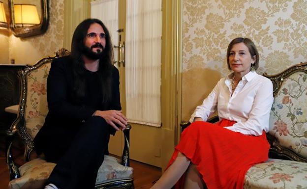 Carme Forcadell, junto a Baltasar Picornell, presidente del Parlamento balear.