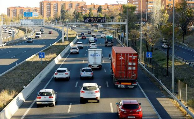 Vista del tráfico en la salida de Madrid por la carretera de Valencia A-3.