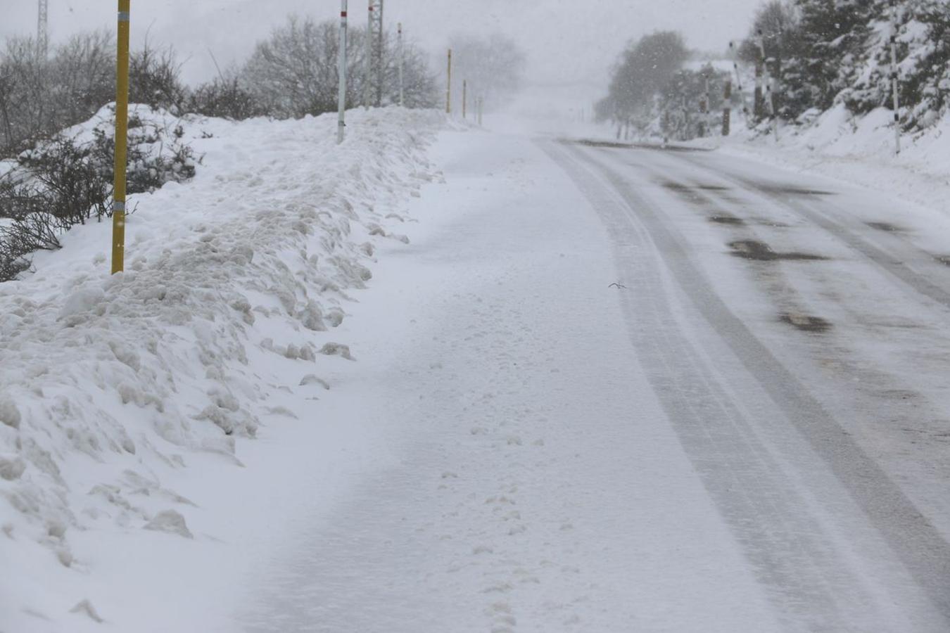 El hielo, la nieve y la ventisca, protagonistas en Pajares