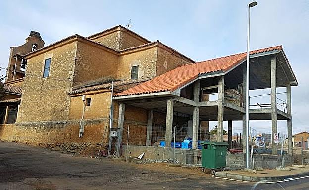 Imagen de la construcción aneja a la iglesia.