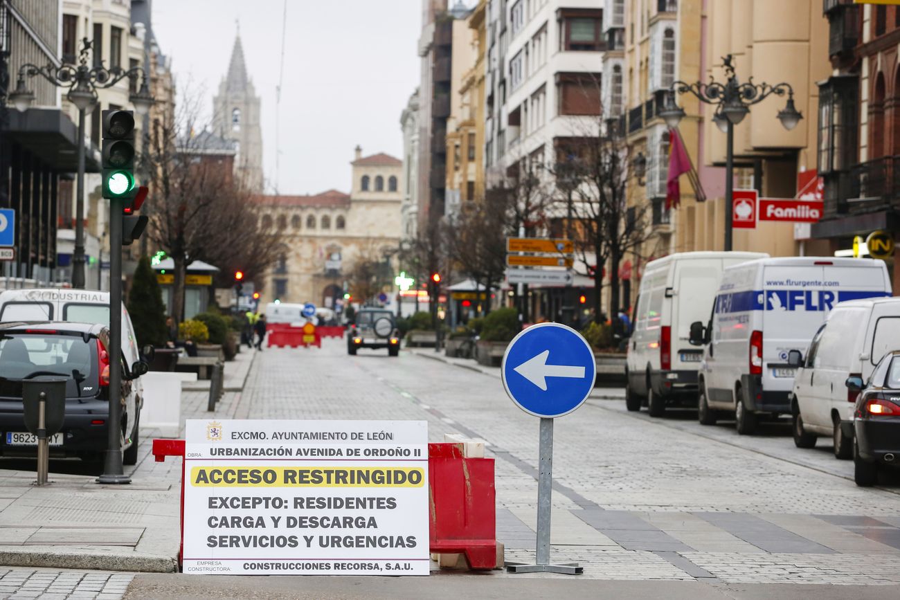 La imagen de Ordoño II cerrado desde este martes. Así permanecerá a lo largo de los próximos meses. El objetivo es que la obra esté finalizada en julio.