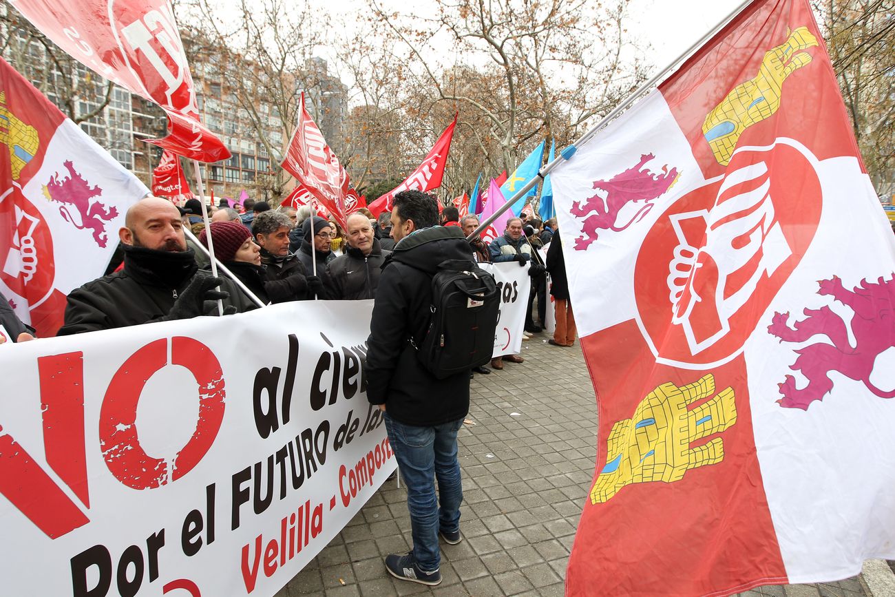 Concentración en defensa de las centrales térmicas, convocada por UGT FICA.