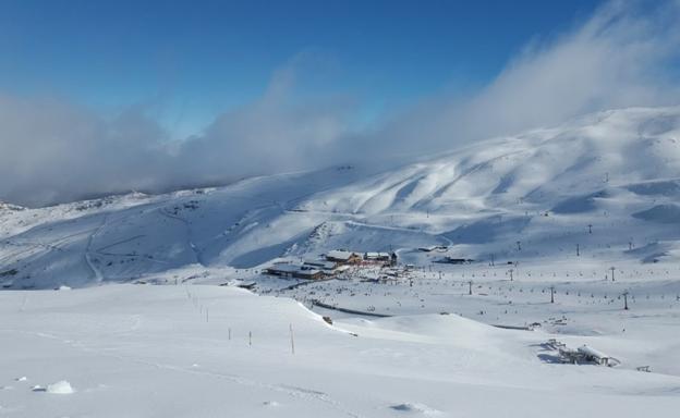 Las últimas nevadas han dejado la estación andaluza con un aspecto inmejorable