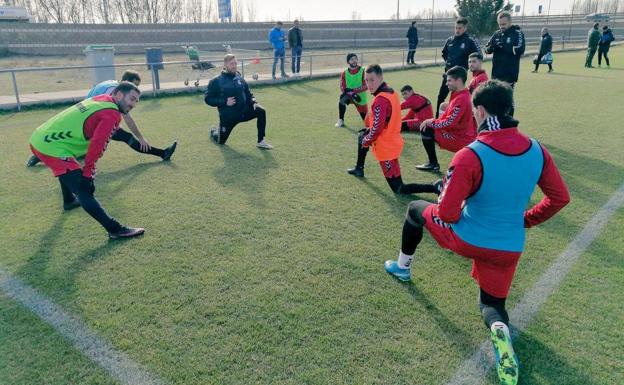 Entrenamiento de la Cultural en el Área Deportiva de Puente Castro.