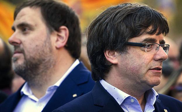 Puigdemont (d) y Junqueras. 