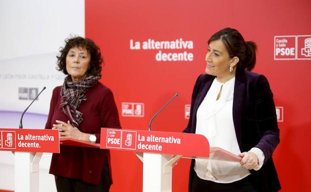 Mercedes Martín y Ana Sánchez, tras la reunión de la permanente de la ejecutiva del PSOE de Castilla y León. 