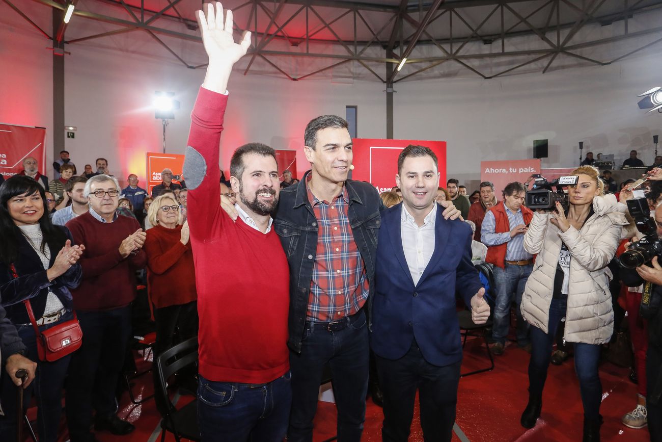 El secretario general del PSOE, Pedro Sánchez, interviene en asamblea abierta para abordar la situación de las pensiones. También interviene el secretario autonómico, Luis Tudanca y el provincial, Javier Cendón