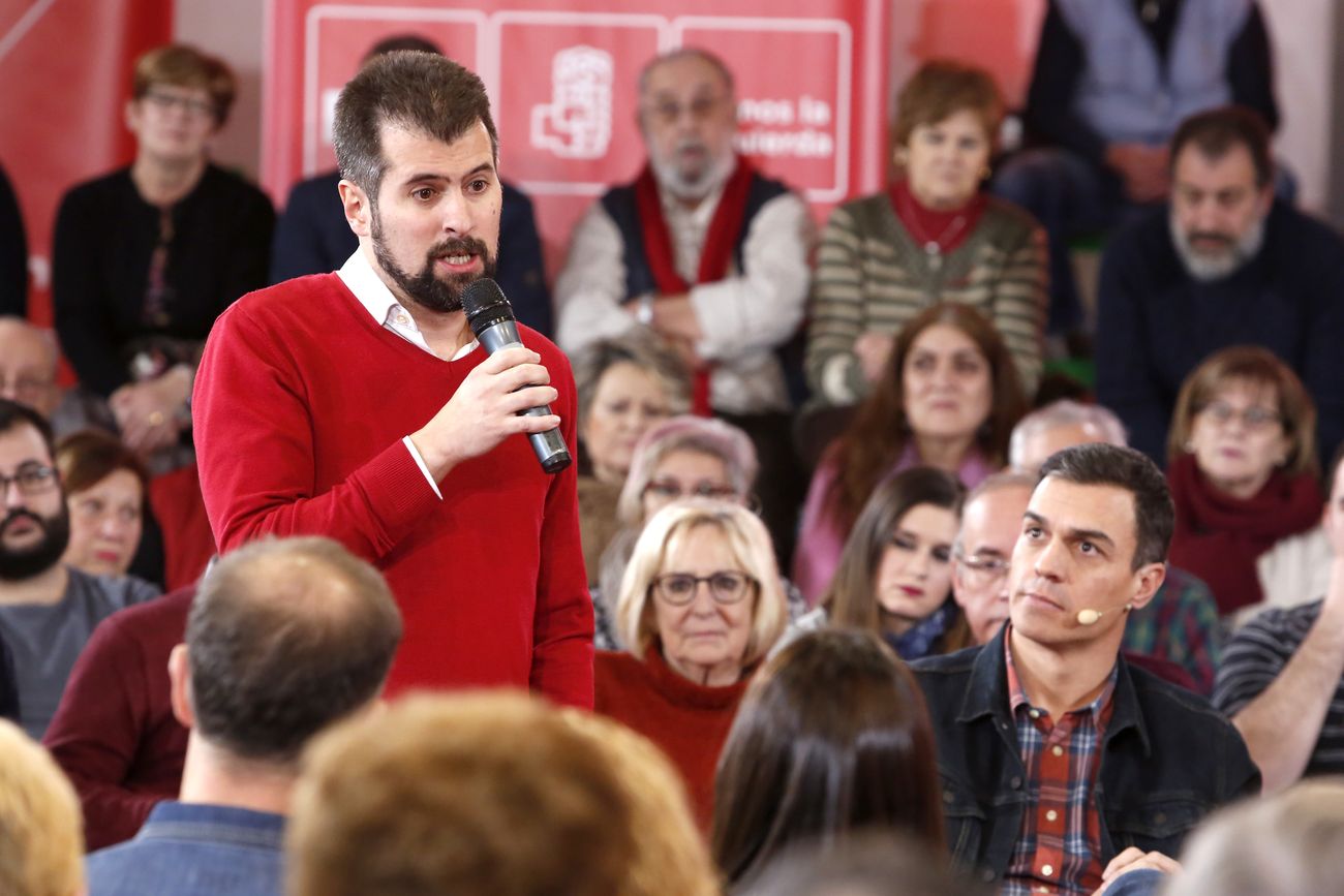 El secretario general del PSOE, Pedro Sánchez, interviene en asamblea abierta para abordar la situación de las pensiones. También interviene el secretario autonómico, Luis Tudanca y el provincial, Javier Cendón