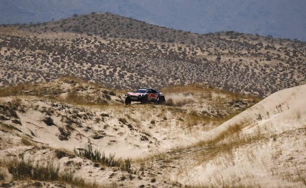 Sainz pilota durante la etapa. 