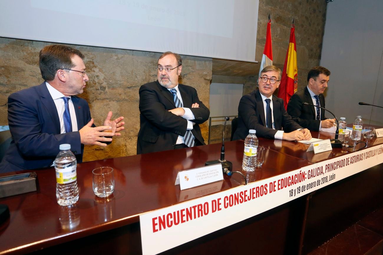 El consejero de Educación, Fernando Rey y el secretario de Estado de Educación, FP y Universidades, Marcial Marín, inauguran el encuentro de trabajo con el consejero de Educación, Cultura y Ordenación Universitaria de Galicia, Román Rodríguez y el de Educación y Cultura de Asturias, Genaro Alonso.