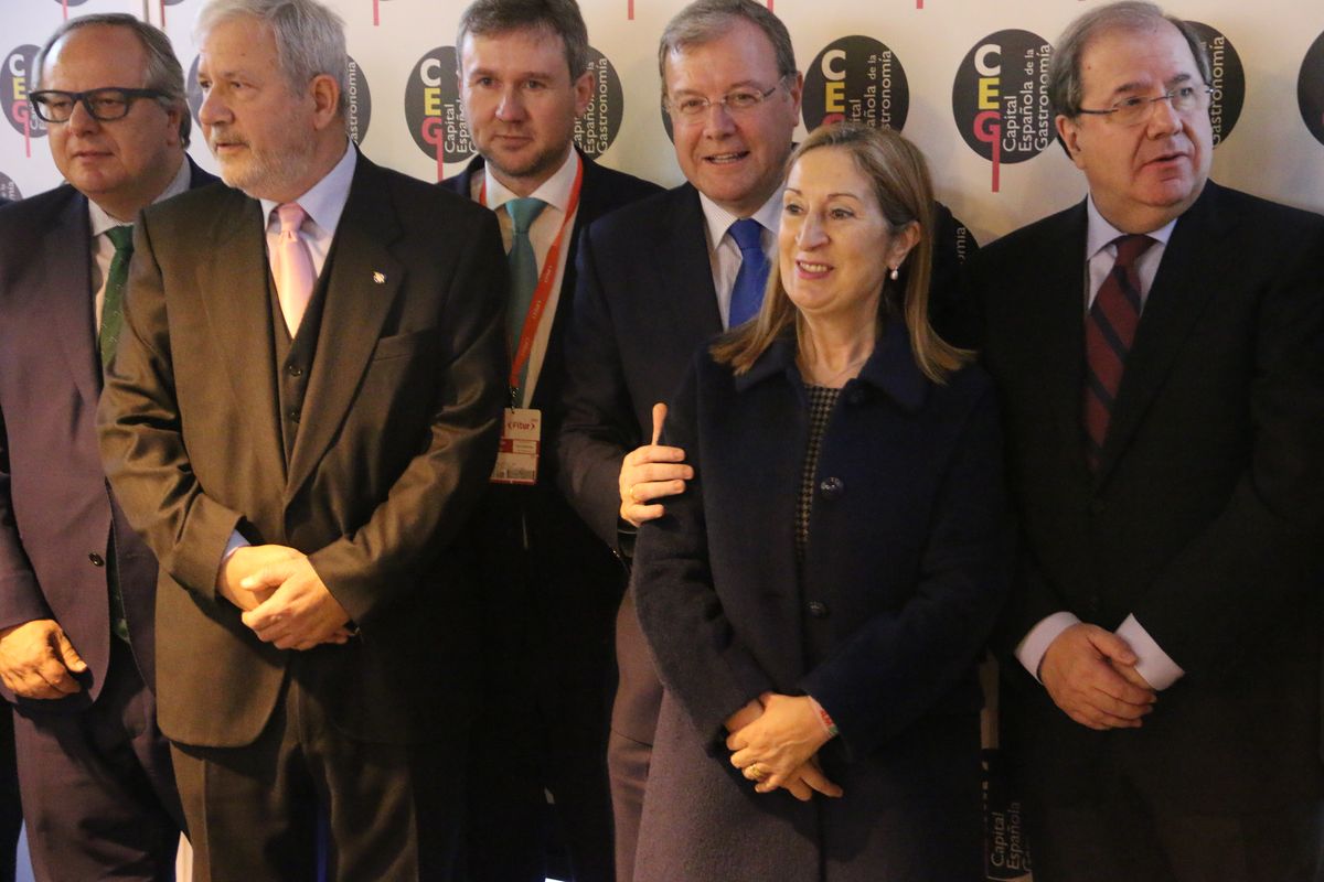 León recibe el testigo como Capital Gastronómica 2018 en Fitur